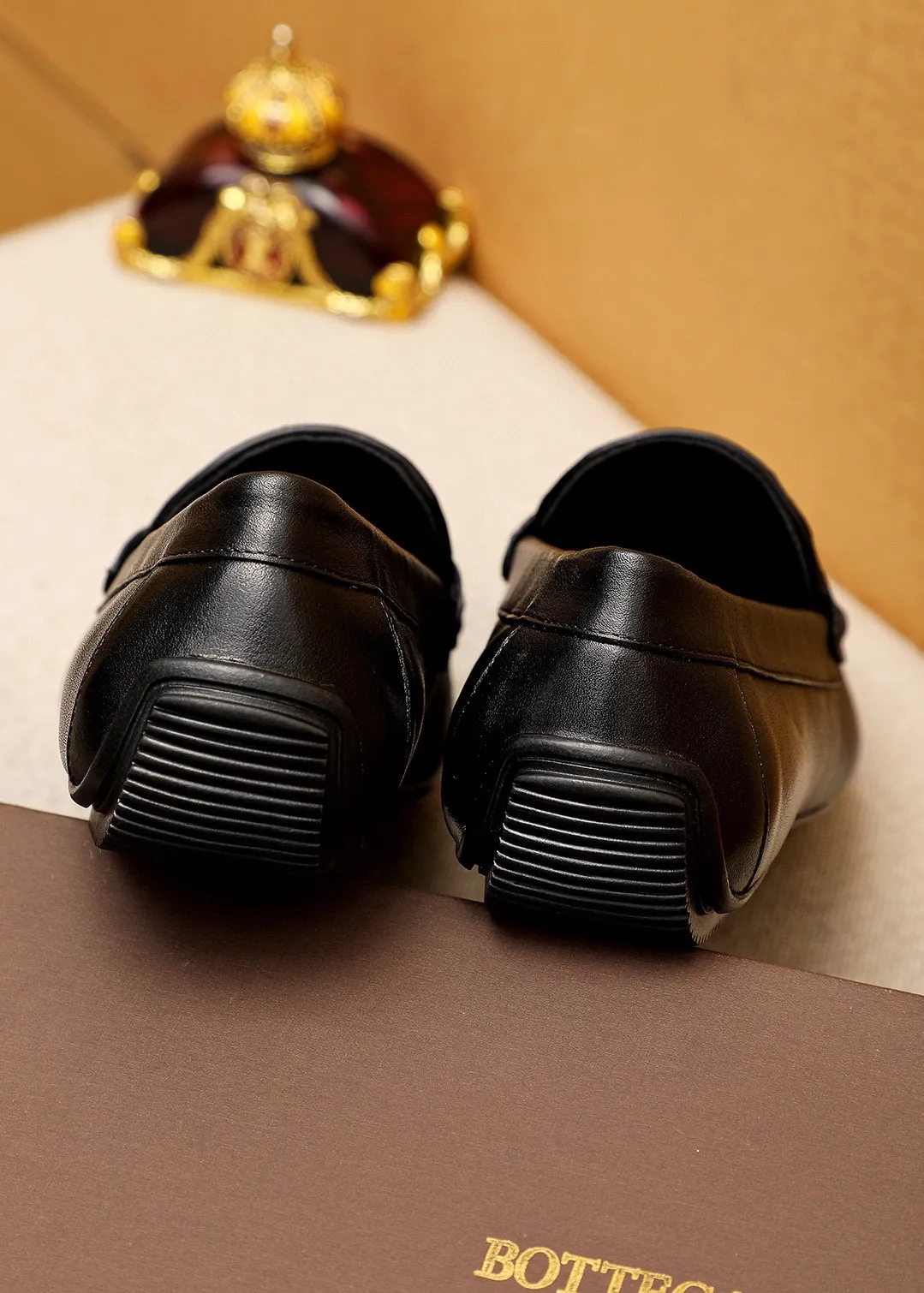 Men's Men's Shoes 💰: 420 💐BV Men's Slip-on Shoes® [BOTTEGA VENETA] Official website counter new model, one-to-one mold opening ⚠Italian calfskin embossed ➕Cow 🐂 leather lining. Driving slip-ons, available at counters, sizes 39-44 (38.45🉑️customized)
